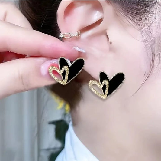 Black Double Heart Earrings – Edgy Yet Sophisticated