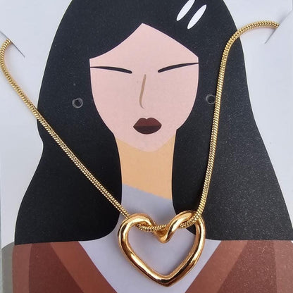 Elegant Golden Heart Chain Necklace – Timeless and Chic